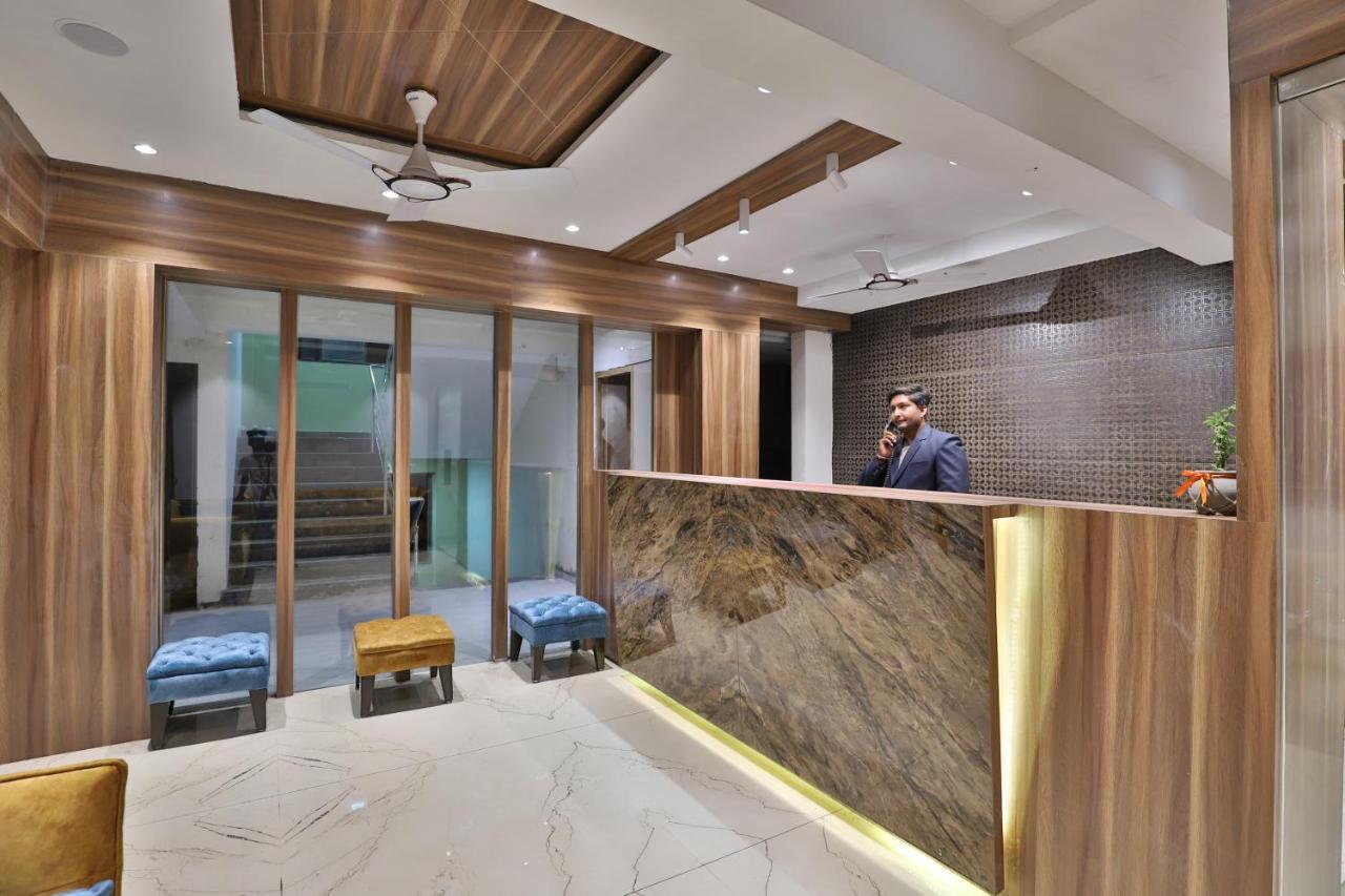 סוראט Hotel Privya Rooms And Banquet מראה חיצוני תמונה