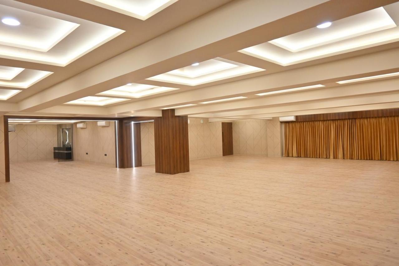 סוראט Hotel Privya Rooms And Banquet מראה חיצוני תמונה