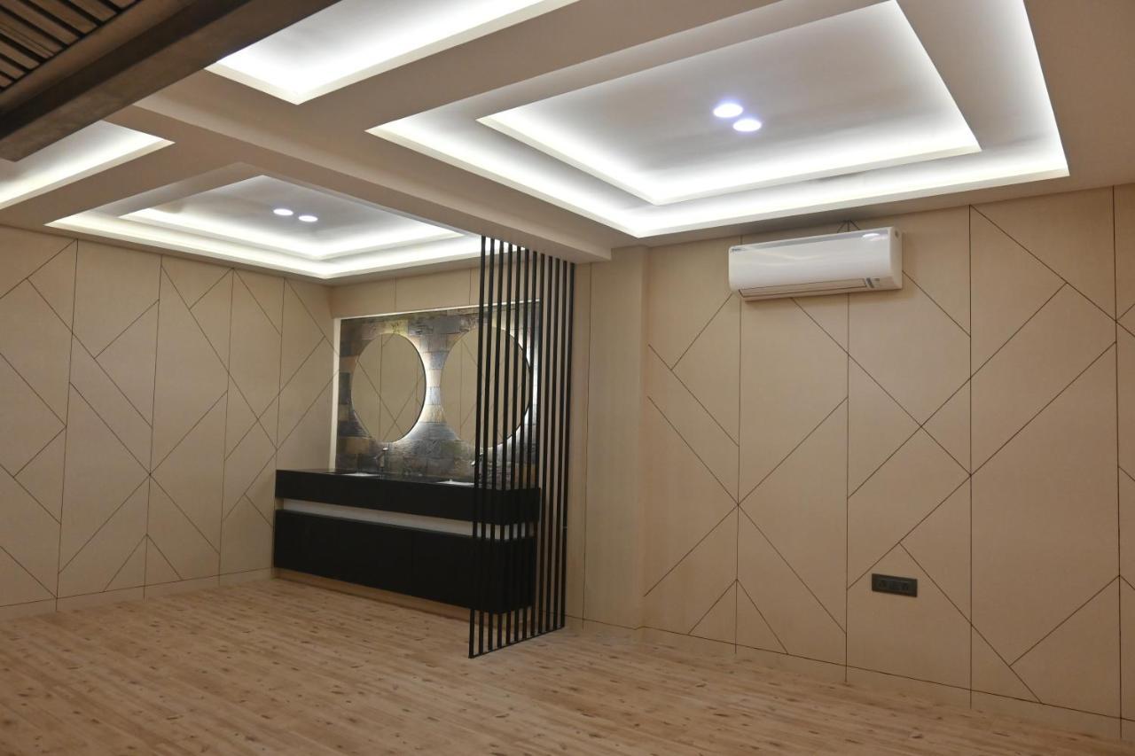 סוראט Hotel Privya Rooms And Banquet מראה חיצוני תמונה
