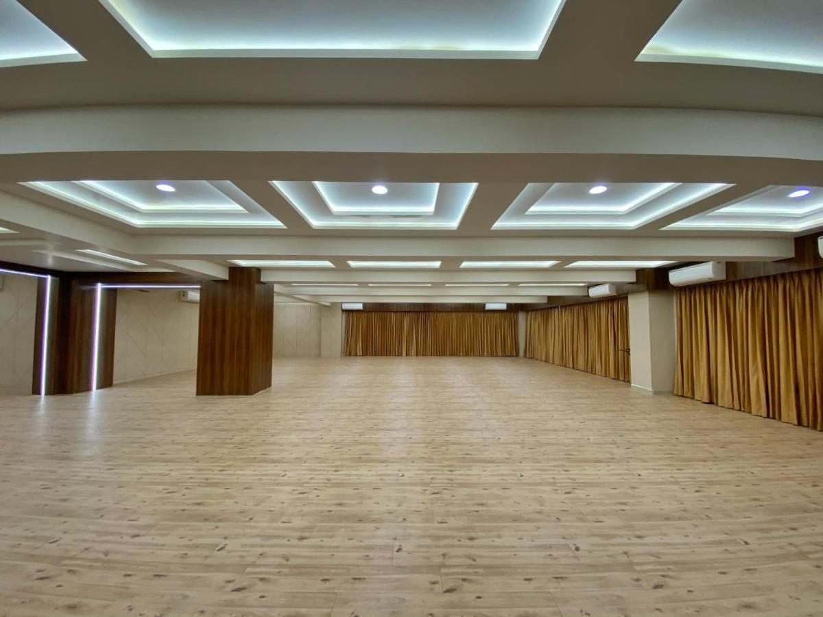 סוראט Hotel Privya Rooms And Banquet מראה חיצוני תמונה