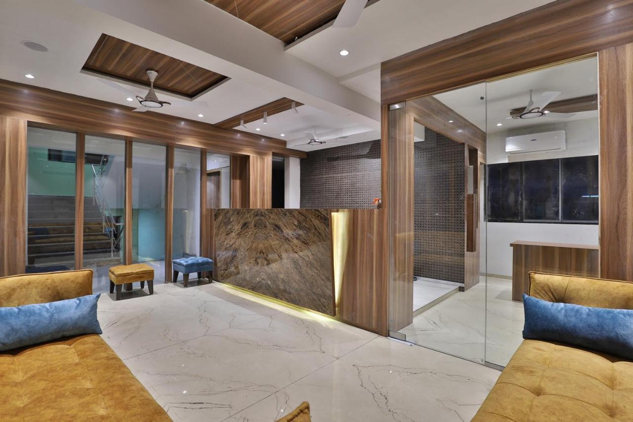 סוראט Hotel Privya Rooms And Banquet מראה חיצוני תמונה
