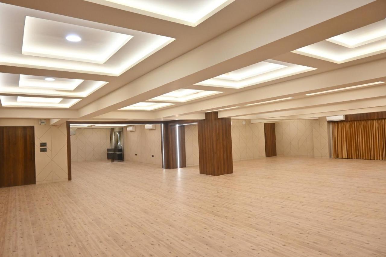 סוראט Hotel Privya Rooms And Banquet מראה חיצוני תמונה