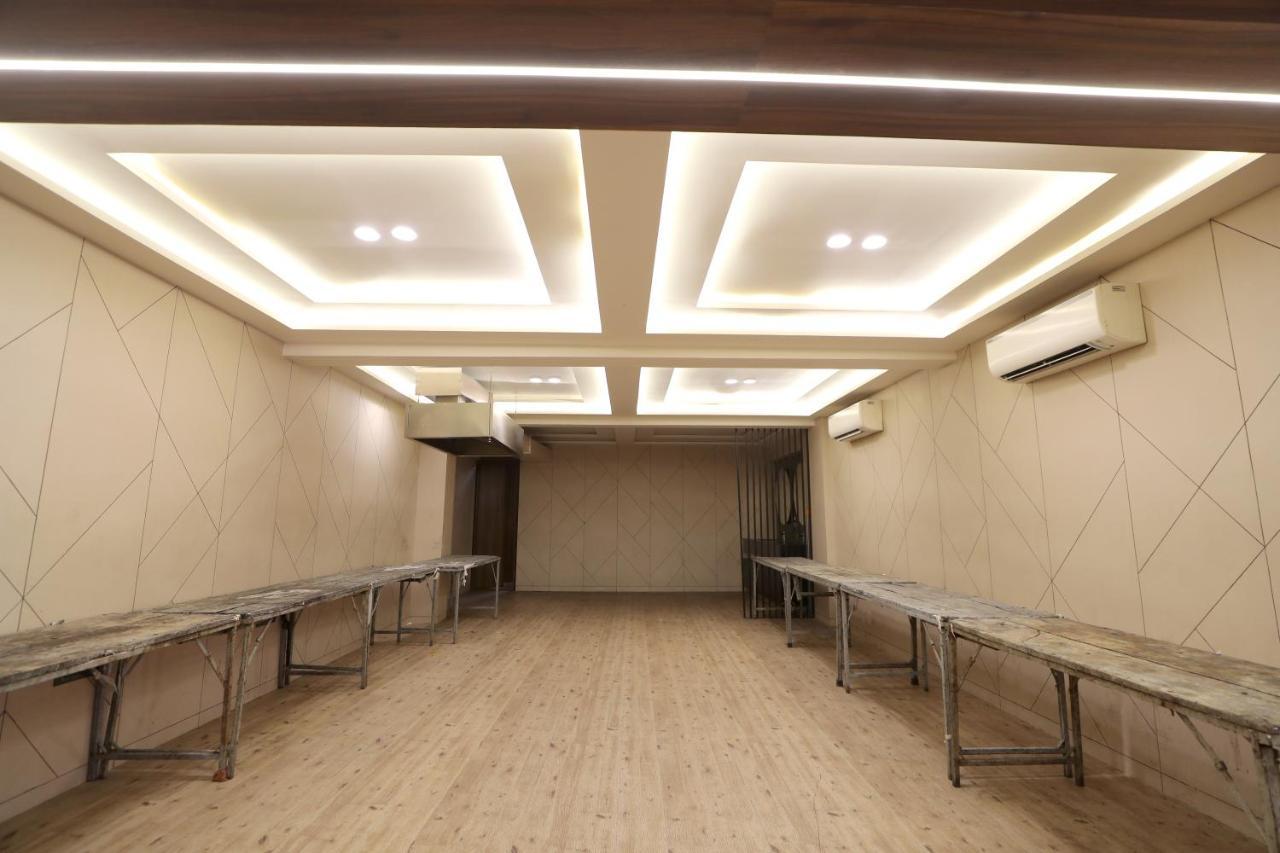 סוראט Hotel Privya Rooms And Banquet מראה חיצוני תמונה