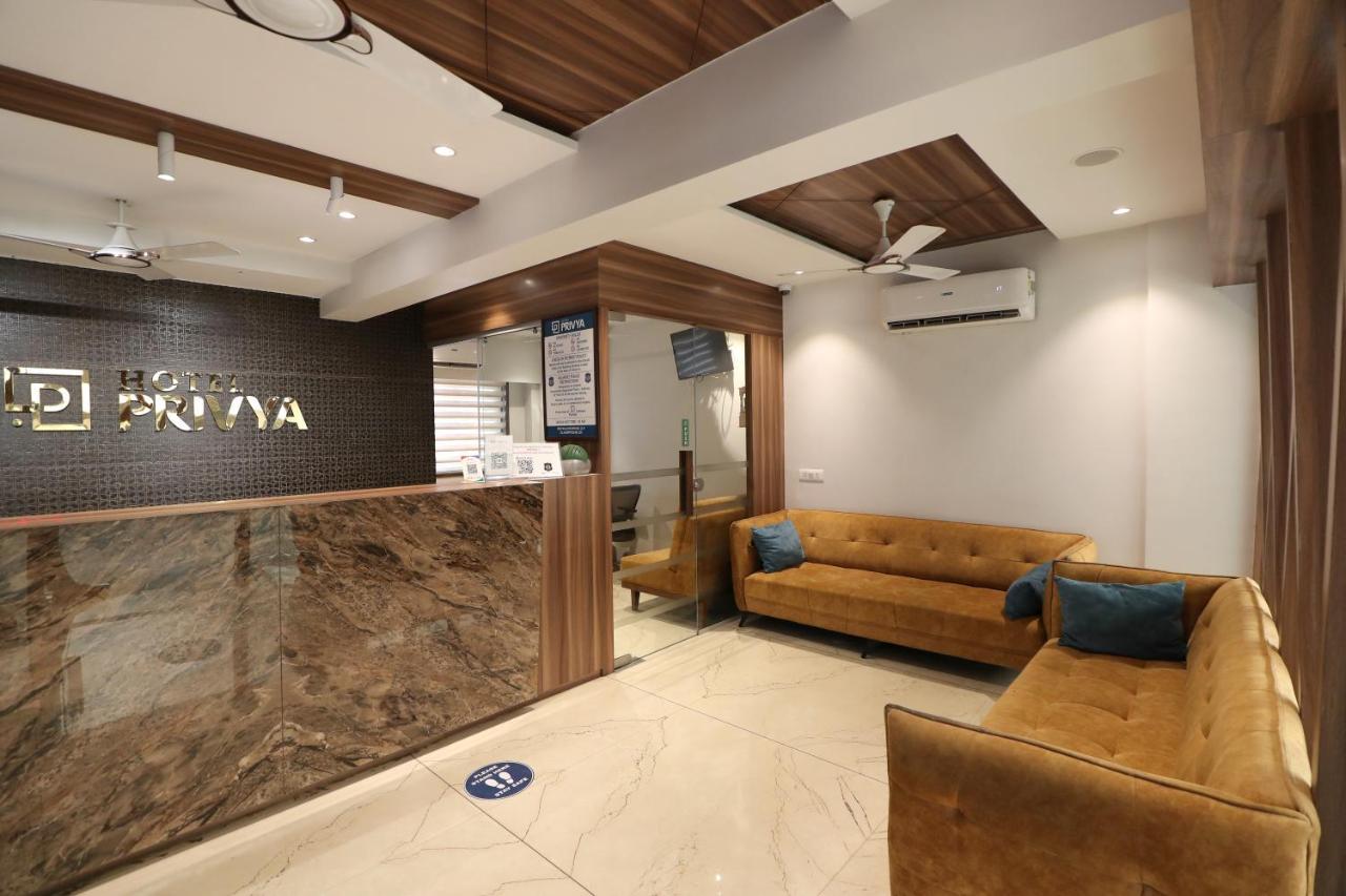 סוראט Hotel Privya Rooms And Banquet מראה חיצוני תמונה