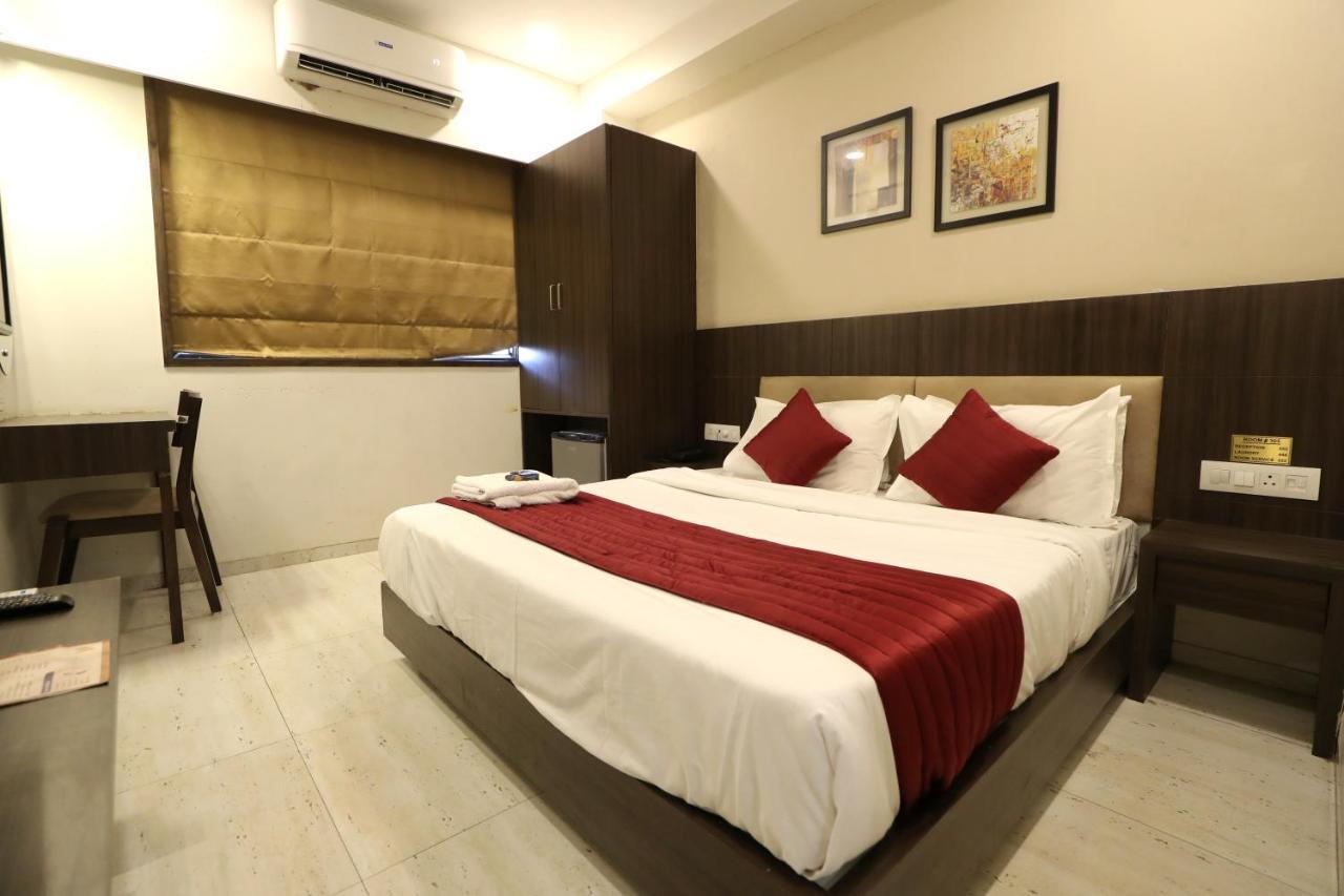 סוראט Hotel Privya Rooms And Banquet מראה חיצוני תמונה