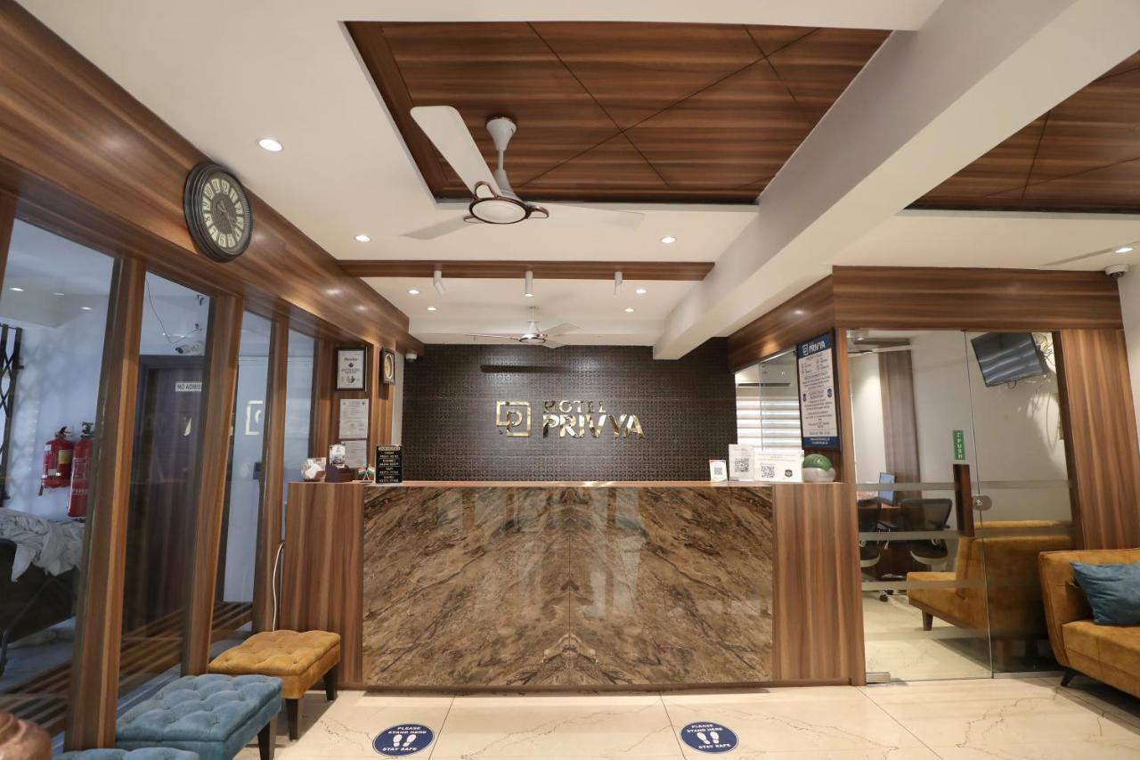 סוראט Hotel Privya Rooms And Banquet מראה חיצוני תמונה
