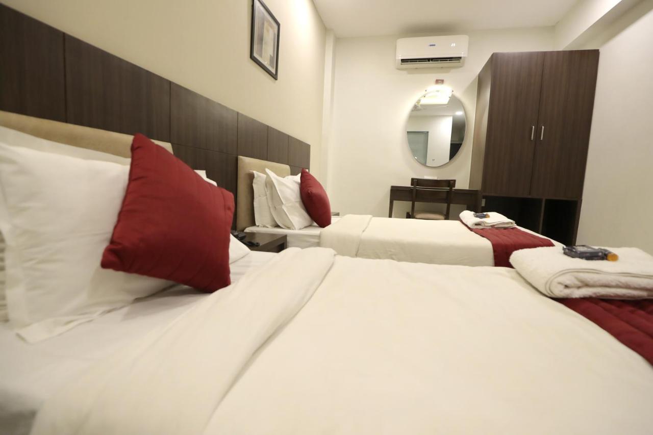 סוראט Hotel Privya Rooms And Banquet מראה חיצוני תמונה