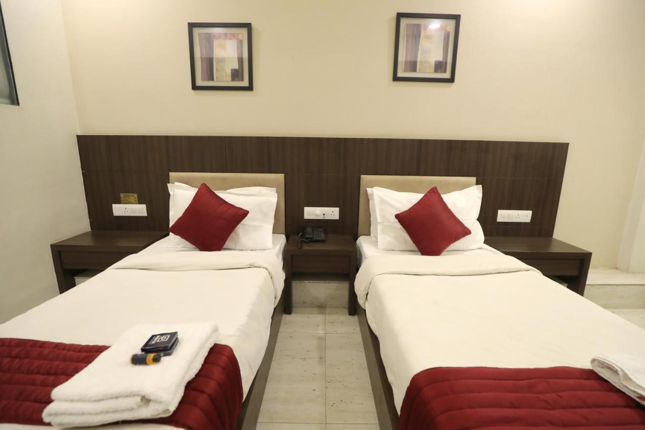סוראט Hotel Privya Rooms And Banquet מראה חיצוני תמונה