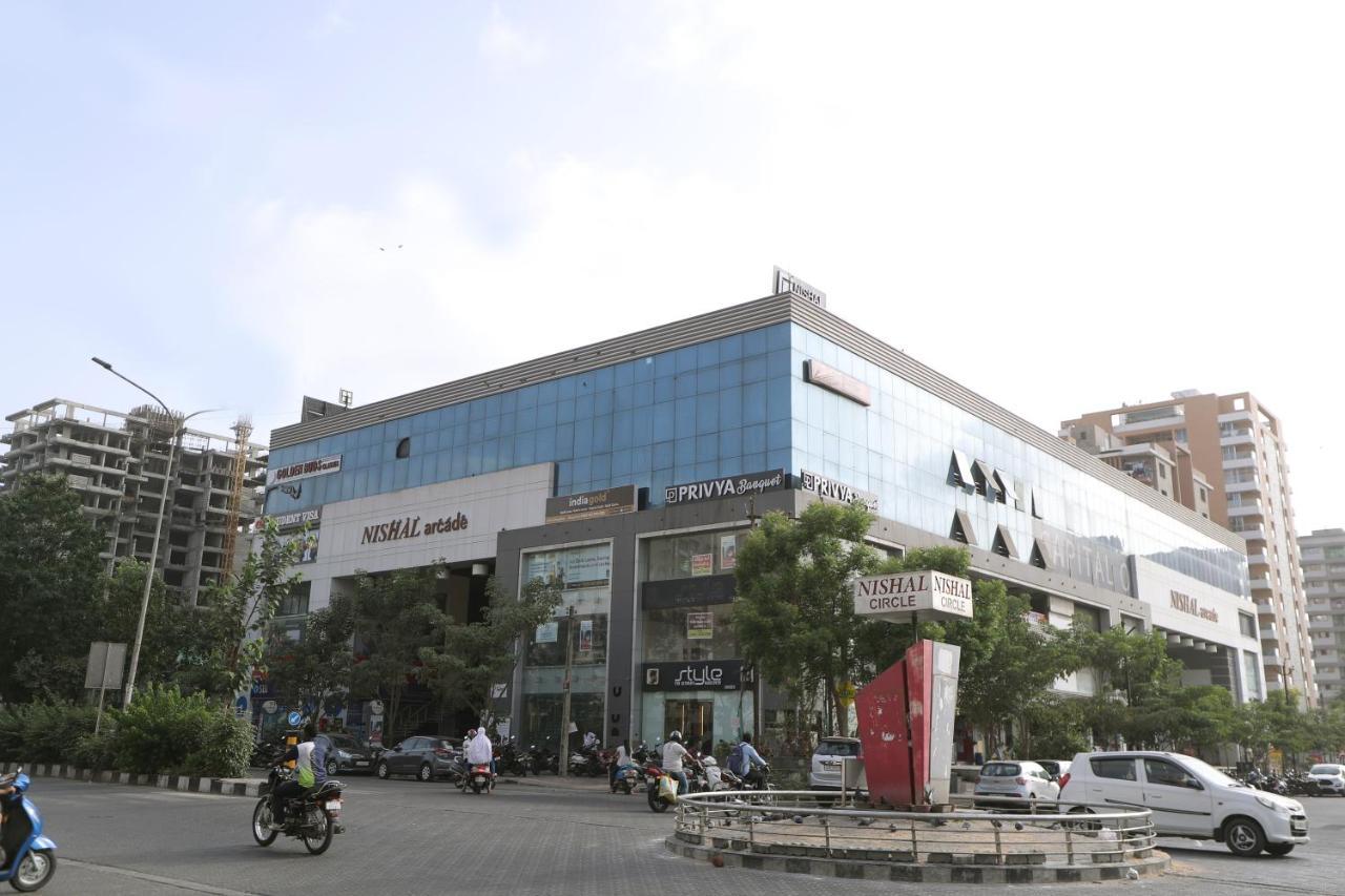 סוראט Hotel Privya Rooms And Banquet מראה חיצוני תמונה