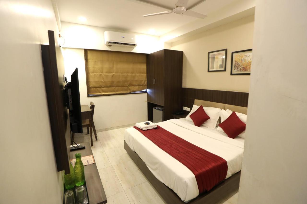 סוראט Hotel Privya Rooms And Banquet מראה חיצוני תמונה