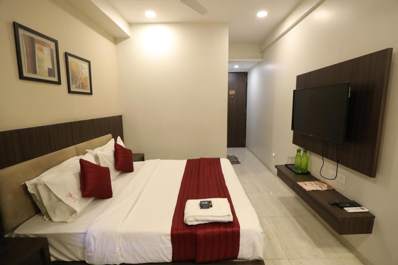 סוראט Hotel Privya Rooms And Banquet מראה חיצוני תמונה