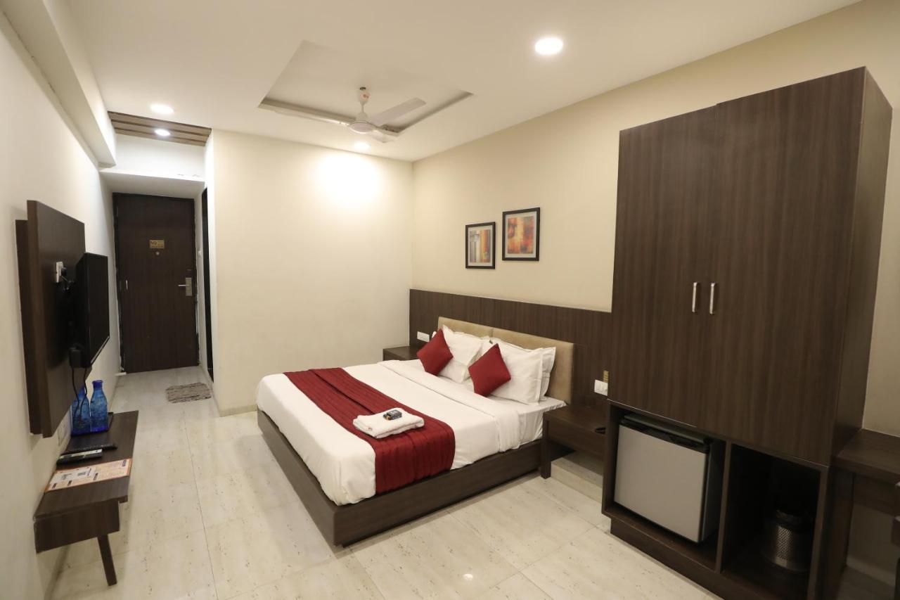 סוראט Hotel Privya Rooms And Banquet מראה חיצוני תמונה